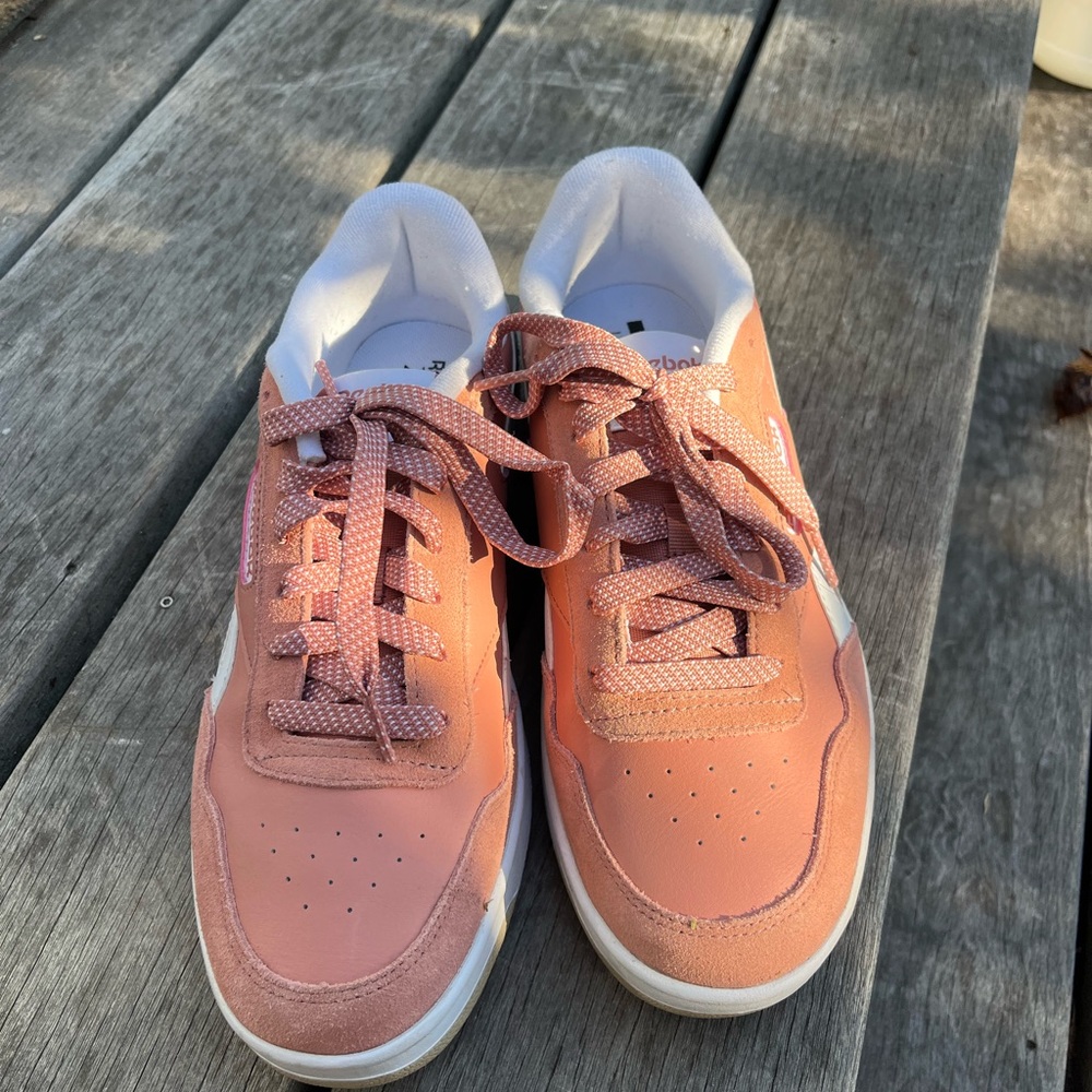 Pink Reeboks size 10